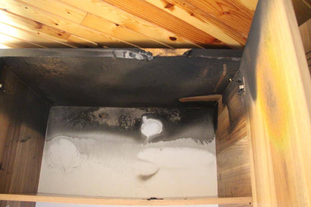 Köy evinde esrarengiz olay: Yanan evlerinin yerine yaptıkları ev de yandı 1